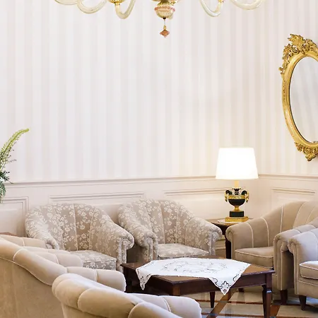 Palazzo Guardati Hotell