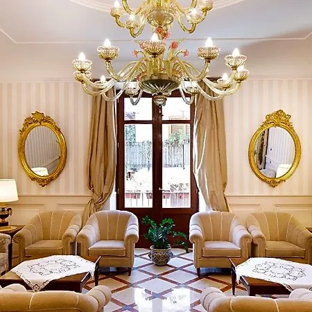 Palazzo Guardati מלון 4*
